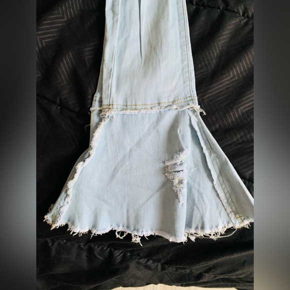 Ripped flare out jeans - Picture 7 of 7